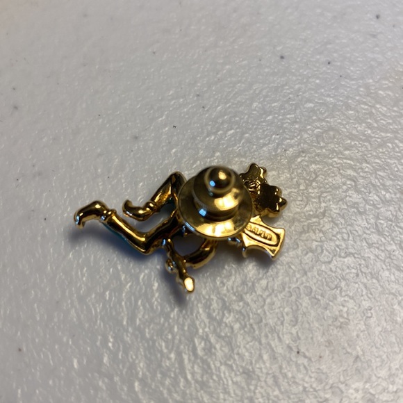 Avon Vintage Gold Tone Leprechaun Pin - Picture 4 of 4